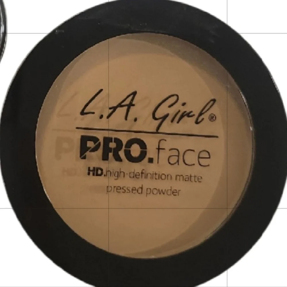 FREE WITH ANY PURCHASE: PRO Face HD Matte Pressed Powder - Buff